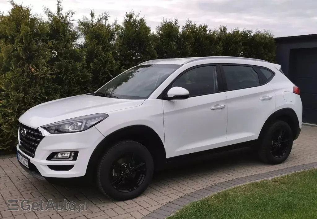 HYUNDAI Tucson 