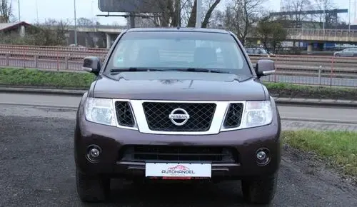 NISSAN Navara 