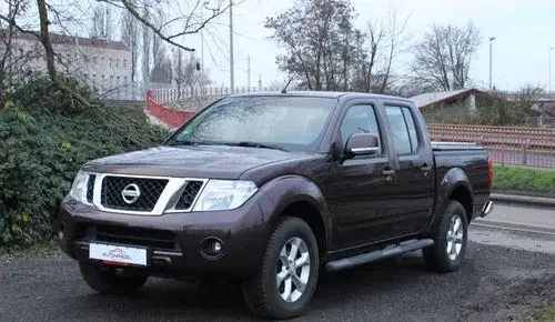 NISSAN Navara 