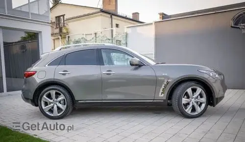 INFINITI QX70 