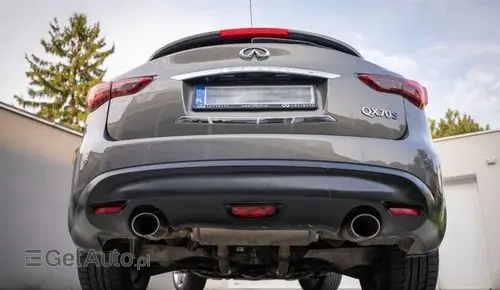 INFINITI QX70 