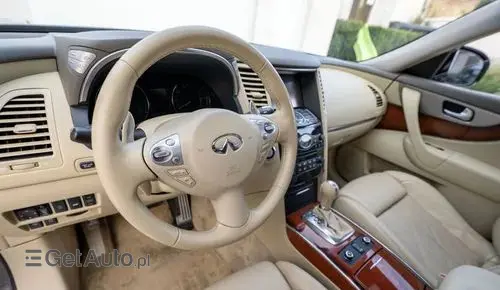 INFINITI QX70 