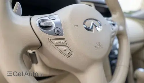 INFINITI QX70 
