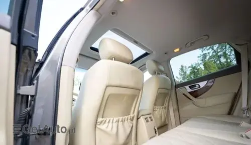 INFINITI QX70 