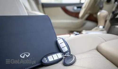 INFINITI QX70 