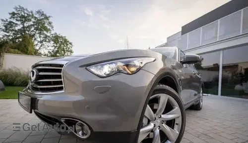 INFINITI QX70 