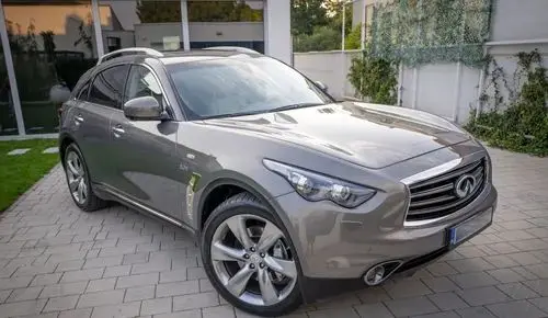 INFINITI QX70 
