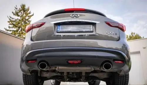 INFINITI QX70 