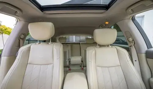 INFINITI QX70 