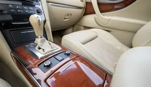 INFINITI QX70 