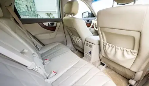 INFINITI QX70 