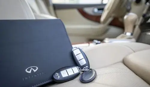 INFINITI QX70 