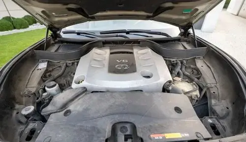 INFINITI QX70 