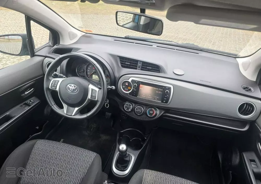 TOYOTA Yaris 
