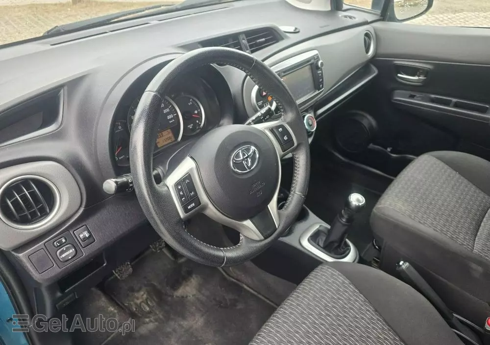 TOYOTA Yaris 