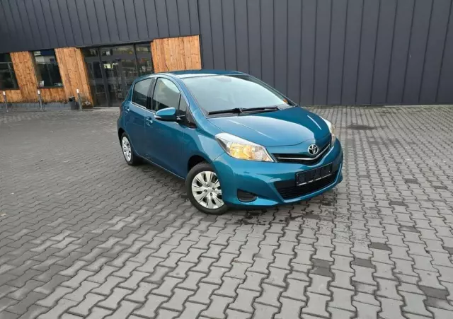 TOYOTA Yaris 