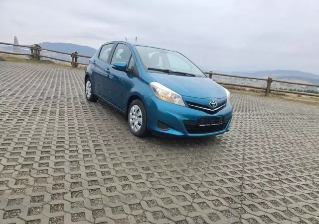 TOYOTA Yaris 