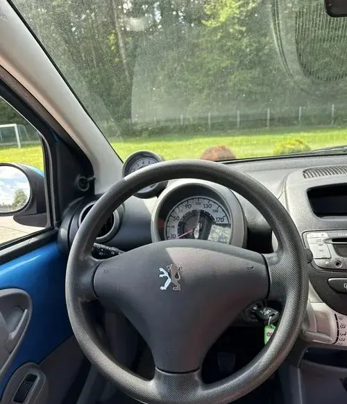 PEUGEOT 107 