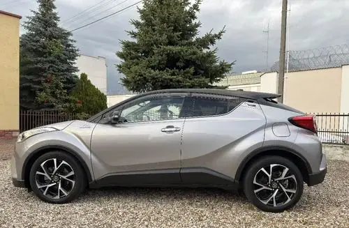 TOYOTA C-HR 