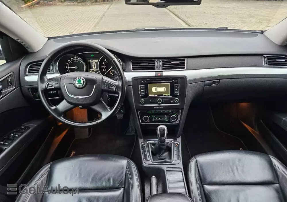 SKODA Superb 