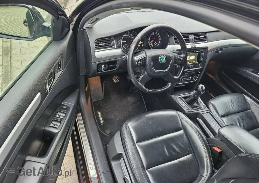 SKODA Superb 