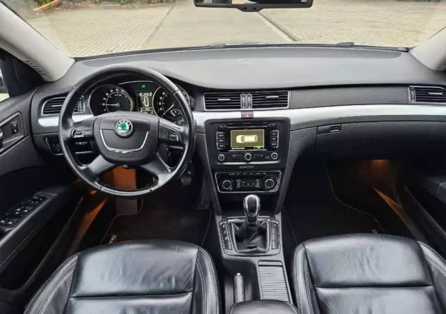 SKODA Superb 