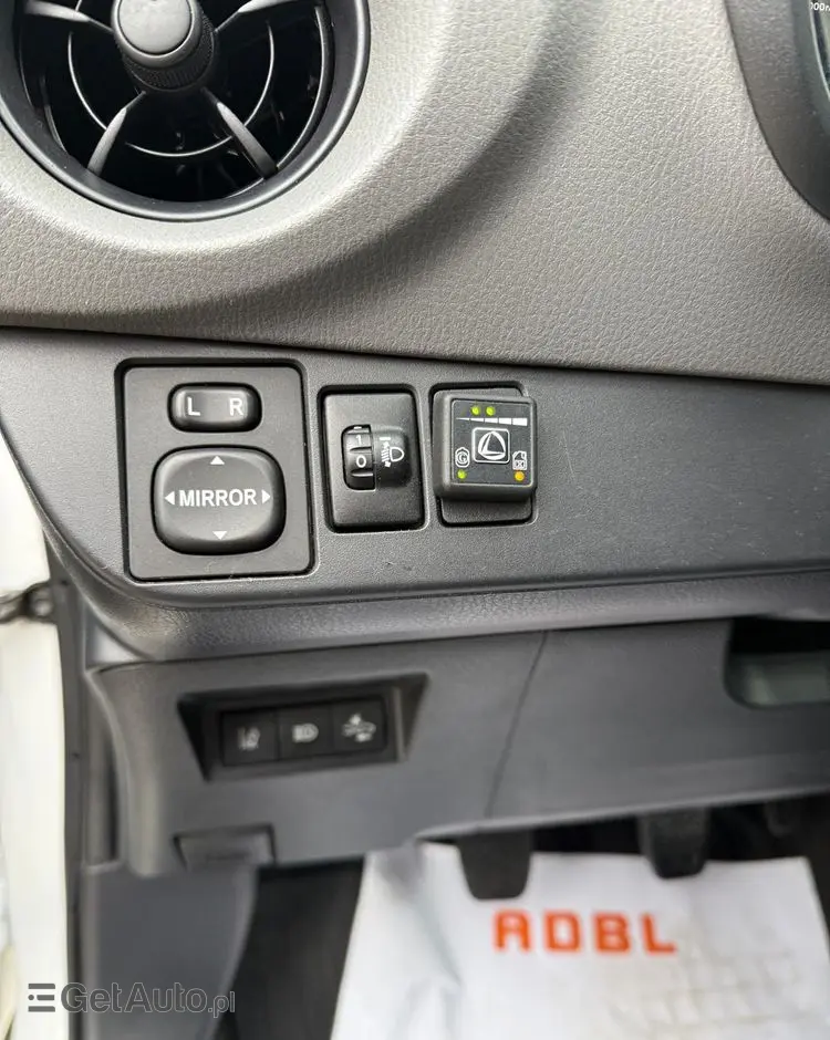 TOYOTA Yaris 1.0 Active