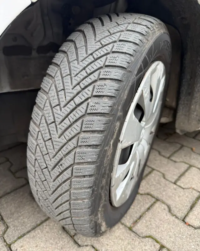 TOYOTA Yaris 1.0 Active