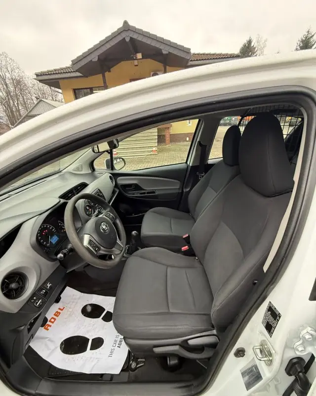 TOYOTA Yaris 1.0 Active