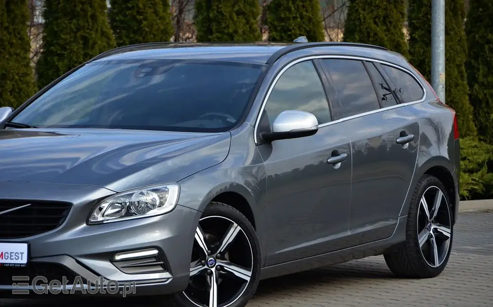 VOLVO V60 D2 Drive-E R-Design Momentum