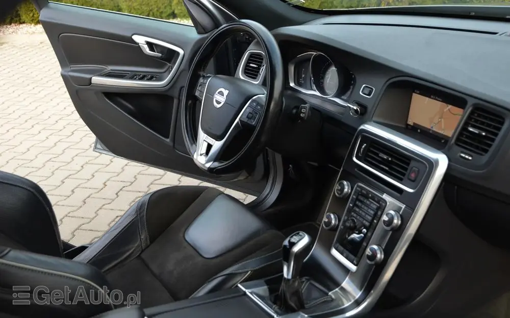 VOLVO V60 D2 Drive-E R-Design Momentum