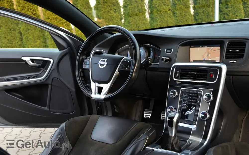 VOLVO V60 D2 Drive-E R-Design Momentum