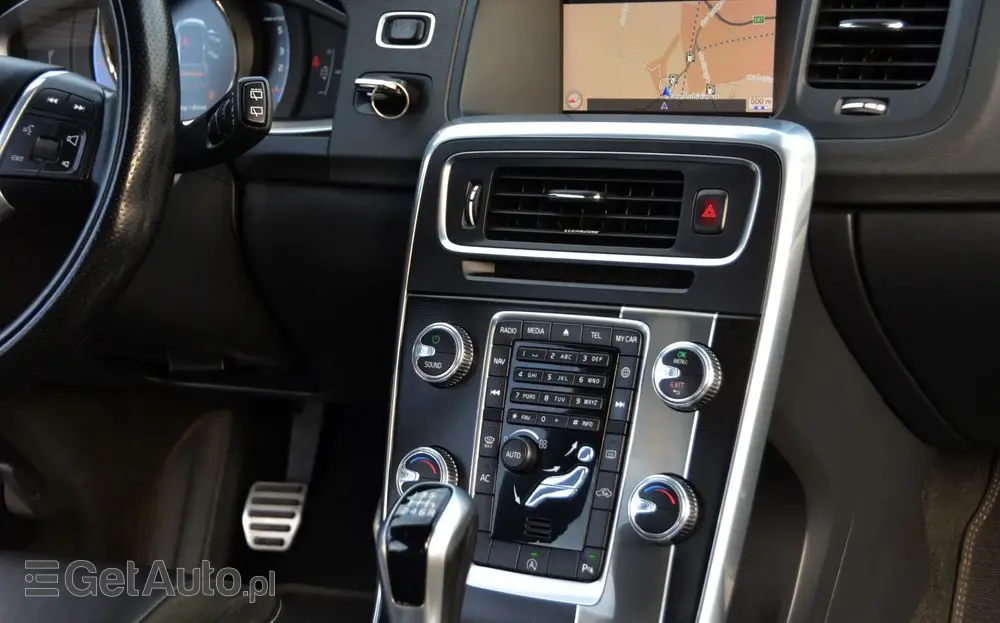 VOLVO V60 D2 Drive-E R-Design Momentum