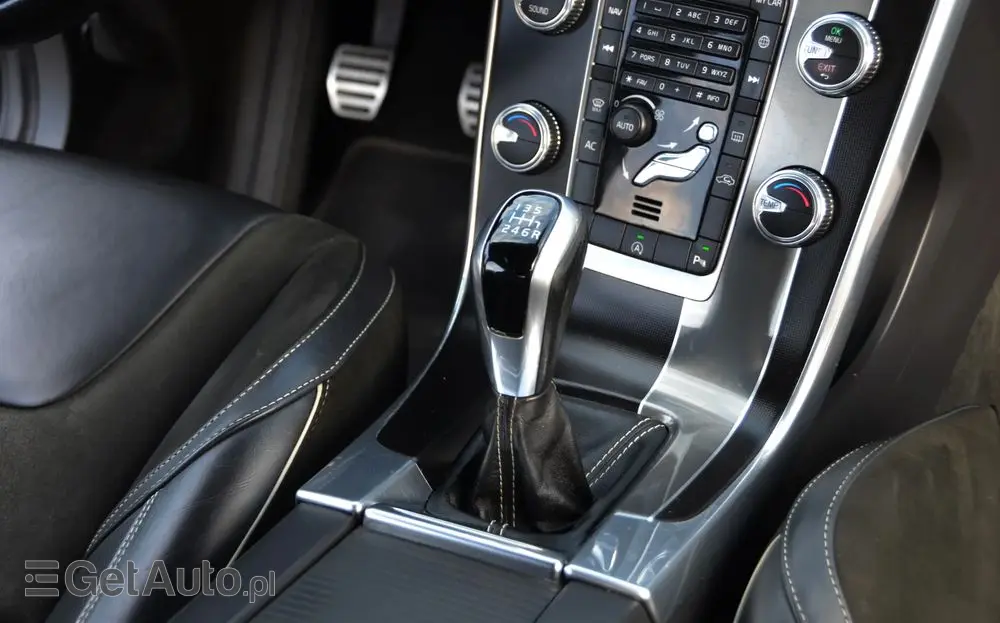 VOLVO V60 D2 Drive-E R-Design Momentum