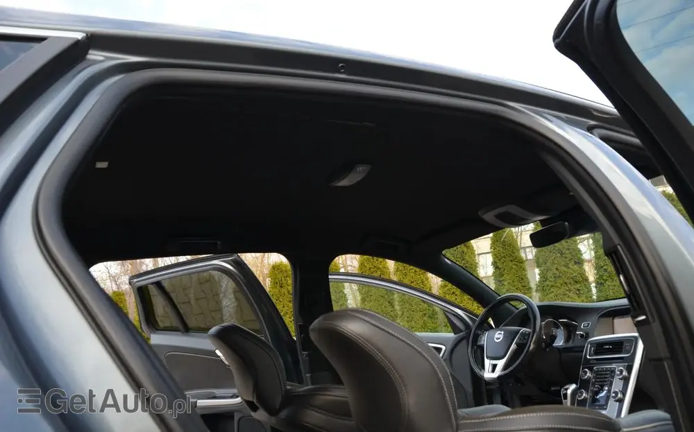 VOLVO V60 D2 Drive-E R-Design Momentum