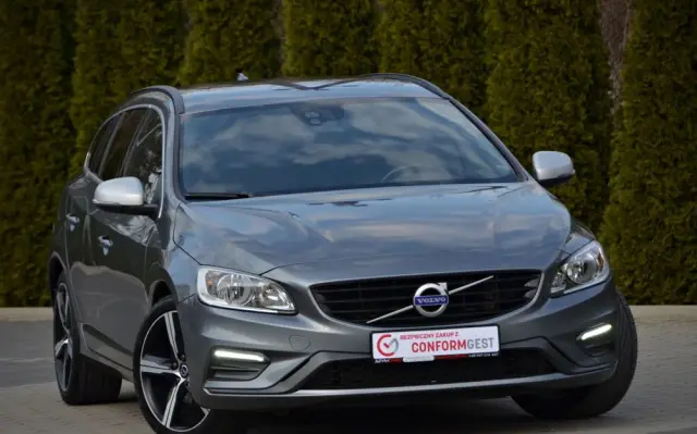VOLVO V60 D2 Drive-E R-Design Momentum