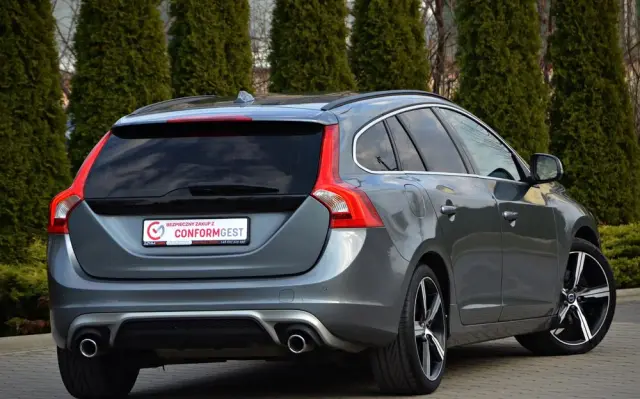 VOLVO V60 D2 Drive-E R-Design Momentum
