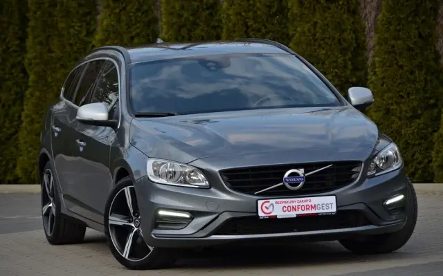 VOLVO V60 D2 Drive-E R-Design Momentum
