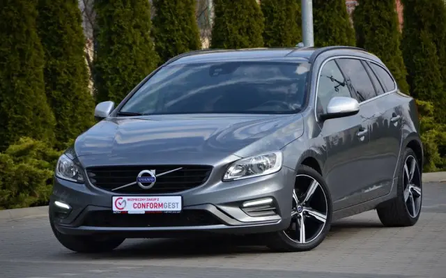 VOLVO V60 D2 Drive-E R-Design Momentum
