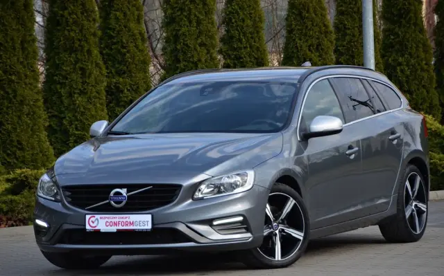 VOLVO V60 D2 Drive-E R-Design Momentum
