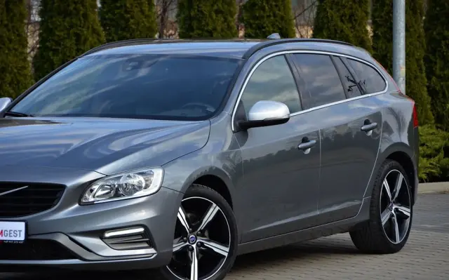 VOLVO V60 D2 Drive-E R-Design Momentum