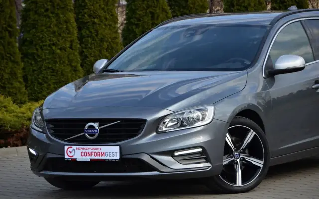 VOLVO V60 D2 Drive-E R-Design Momentum