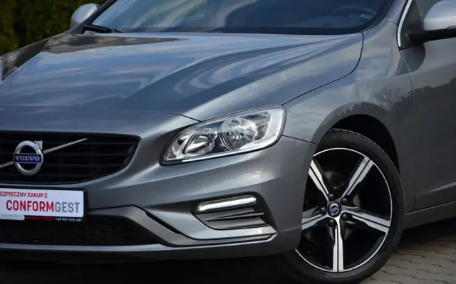 VOLVO V60 D2 Drive-E R-Design Momentum