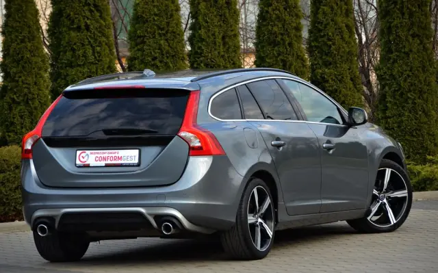 VOLVO V60 D2 Drive-E R-Design Momentum