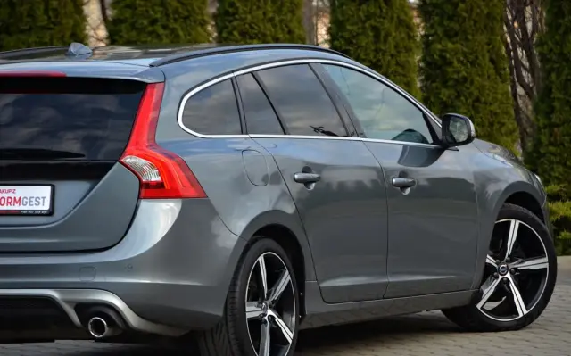 VOLVO V60 D2 Drive-E R-Design Momentum