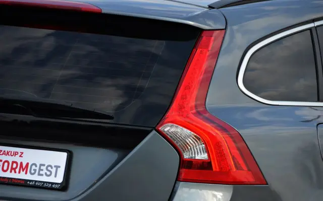 VOLVO V60 D2 Drive-E R-Design Momentum