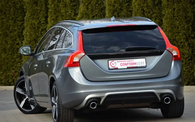 VOLVO V60 D2 Drive-E R-Design Momentum