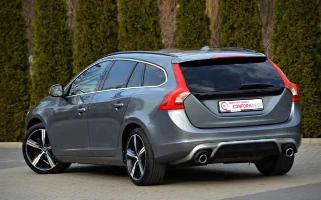 VOLVO V60 D2 Drive-E R-Design Momentum