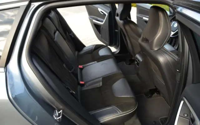 VOLVO V60 D2 Drive-E R-Design Momentum