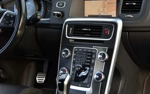 VOLVO V60 D2 Drive-E R-Design Momentum